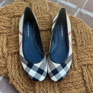 Burberry flats. AUTHENTIC 39-1/2